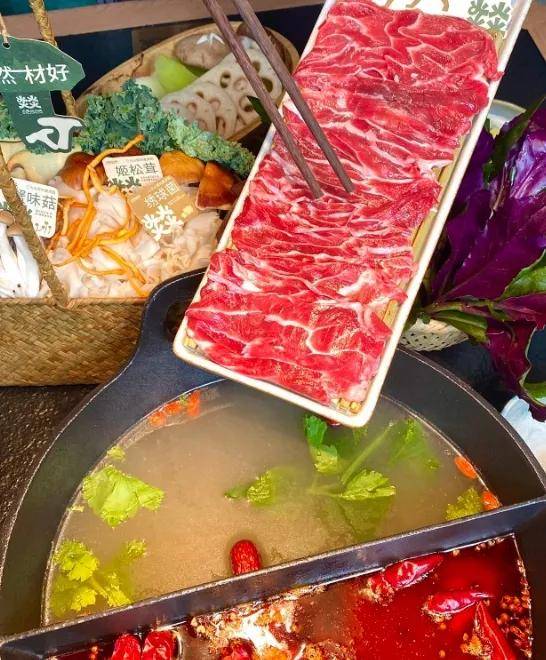 如何征服海外成为美食界的“国际巨星”？PG麻将胡了2舌尖上的外交：成都火锅(图2)