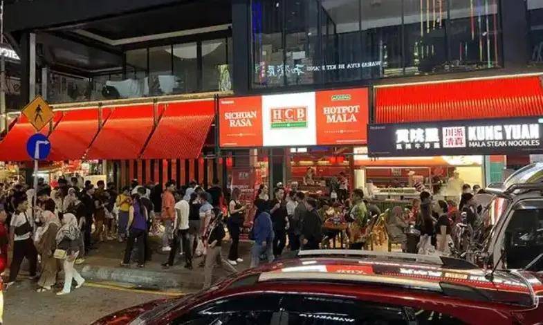 如何征服海外成为美食界的“国际巨星”？PG麻将胡了2舌尖上的外交：成都火锅(图7)