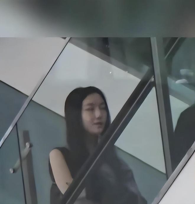 逛街露正脸嘴巴修复成功又美又飒气质像王菲麻将胡了2模拟器试玩19岁李嫣现身北京(图5)