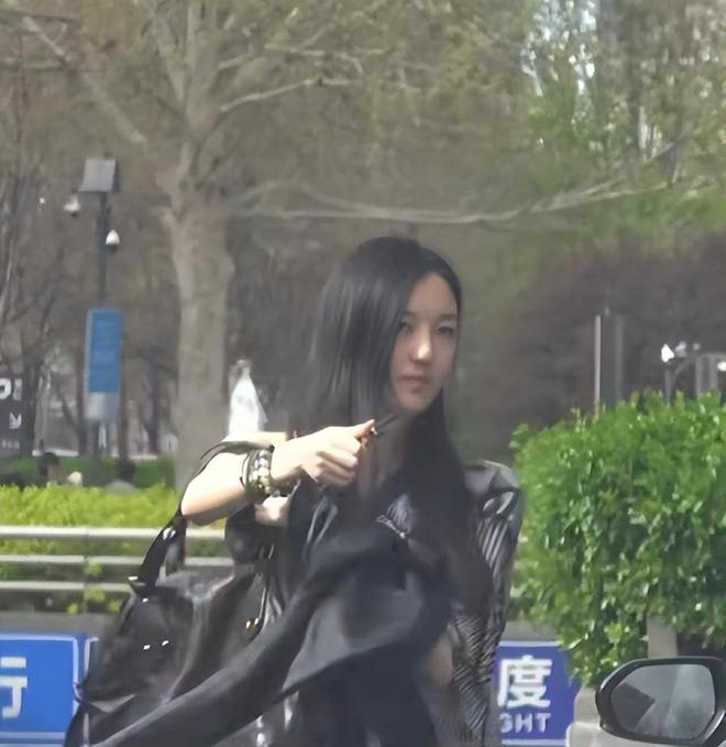 逛街露正脸嘴巴修复成功又美又飒气质像王菲麻将胡了2模拟器试玩19岁李嫣现身北京(图7)